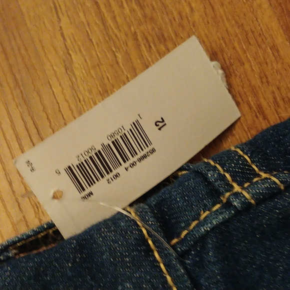 Old Navy Capri's - Picture 4 of 7